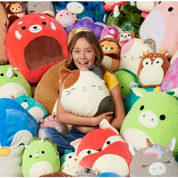 10" Valentine's Day Cat Holding a Heart EXCLUSIVE "Hug Mee" Squishmallow - Picture 8 of 13